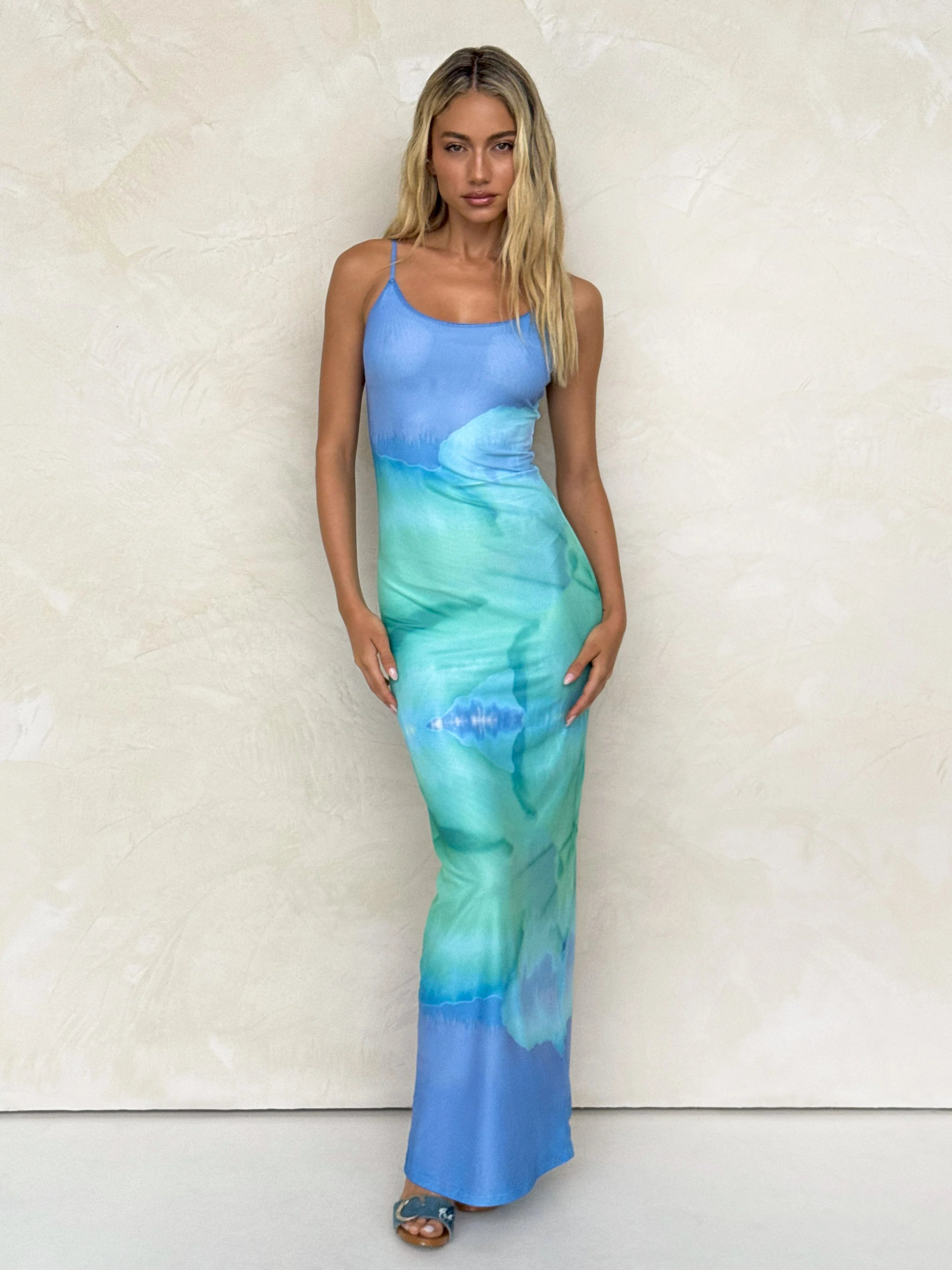ARDON MAXI DRESS - BLUE : MACRO FLORAL : BLUE HIBISCUS